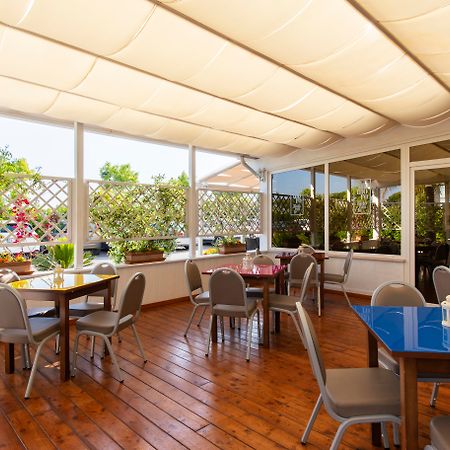 פומזיה Simon Hotel מראה חיצוני תמונה