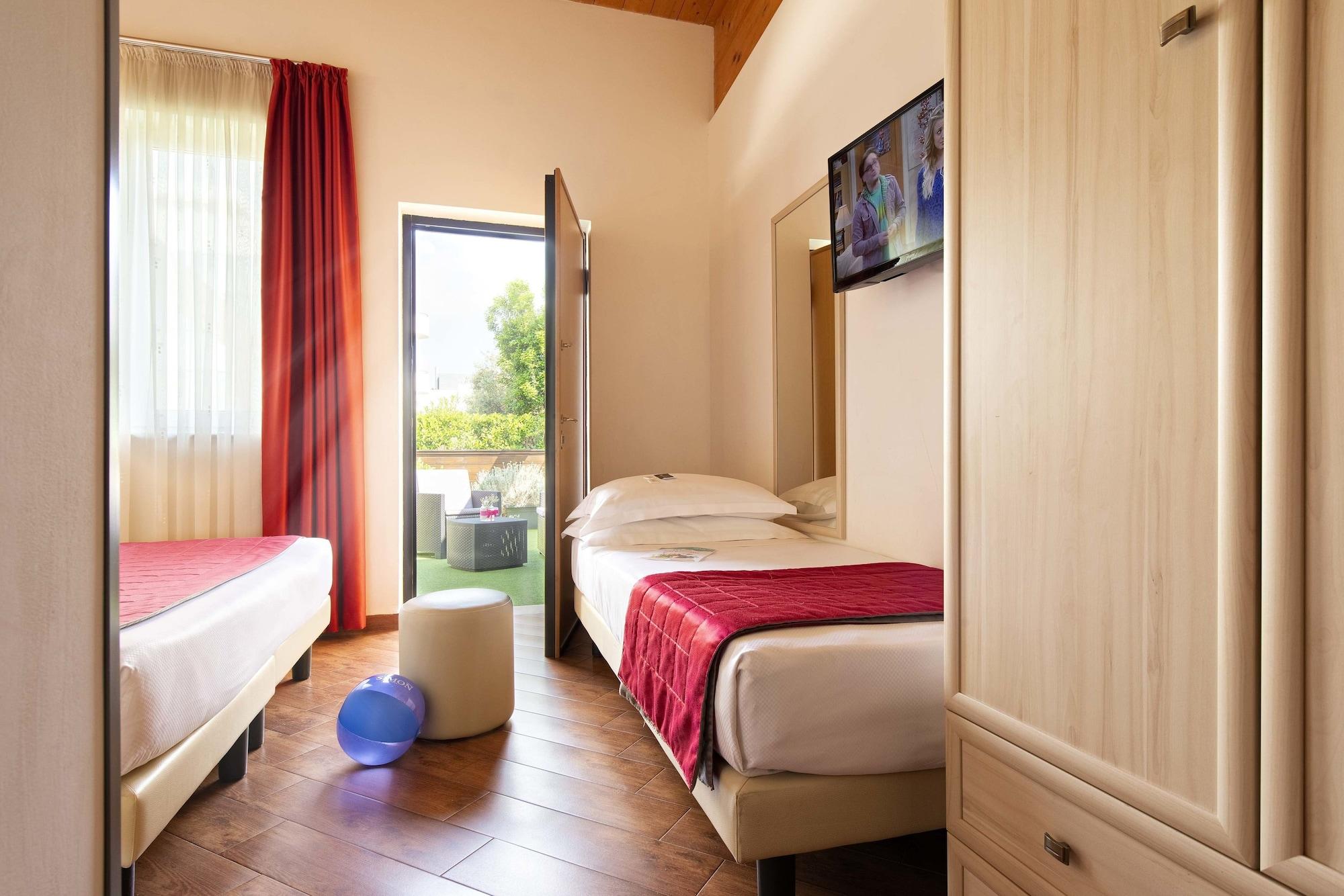 פומזיה Simon Hotel מראה חיצוני תמונה