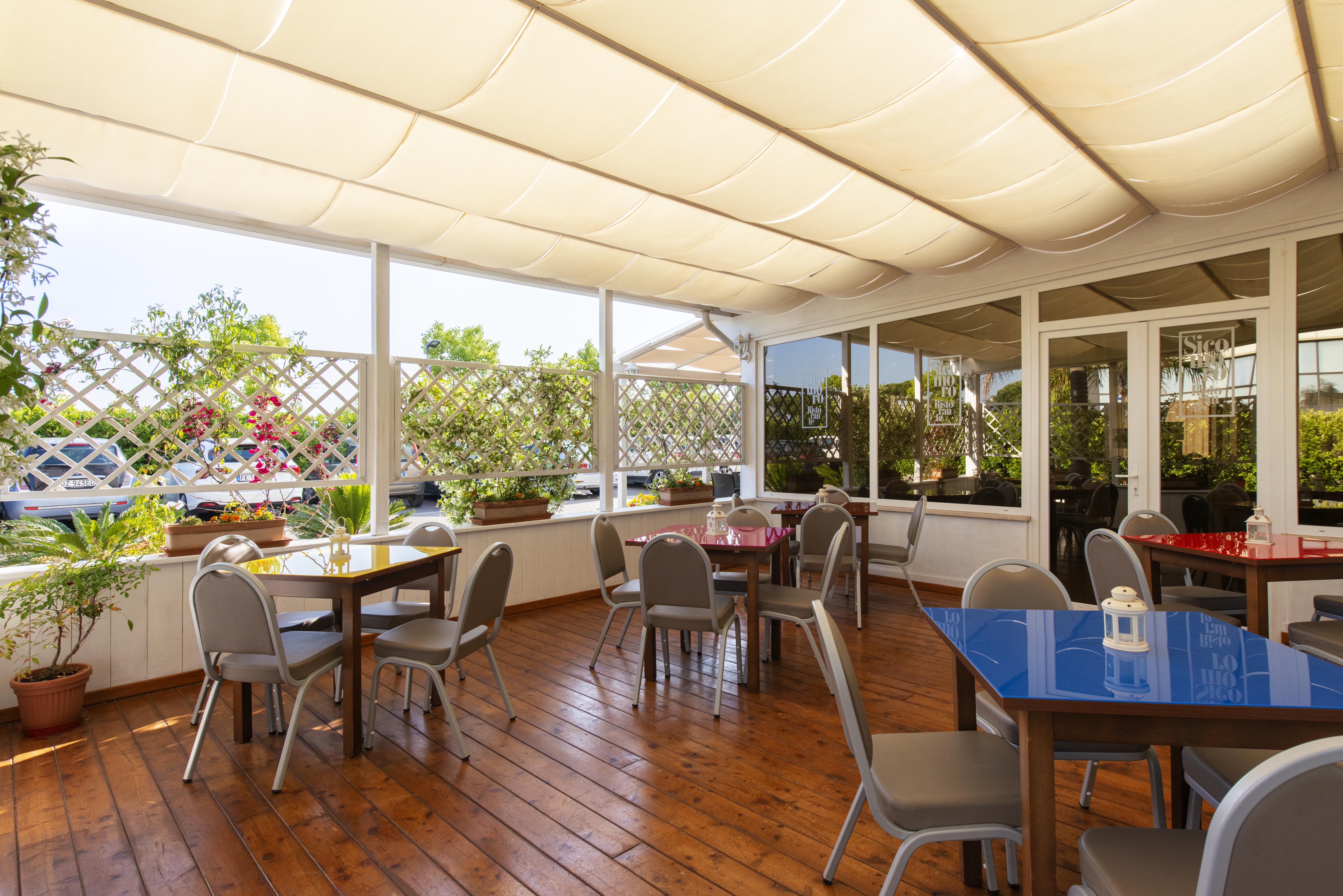 פומזיה Simon Hotel מראה חיצוני תמונה