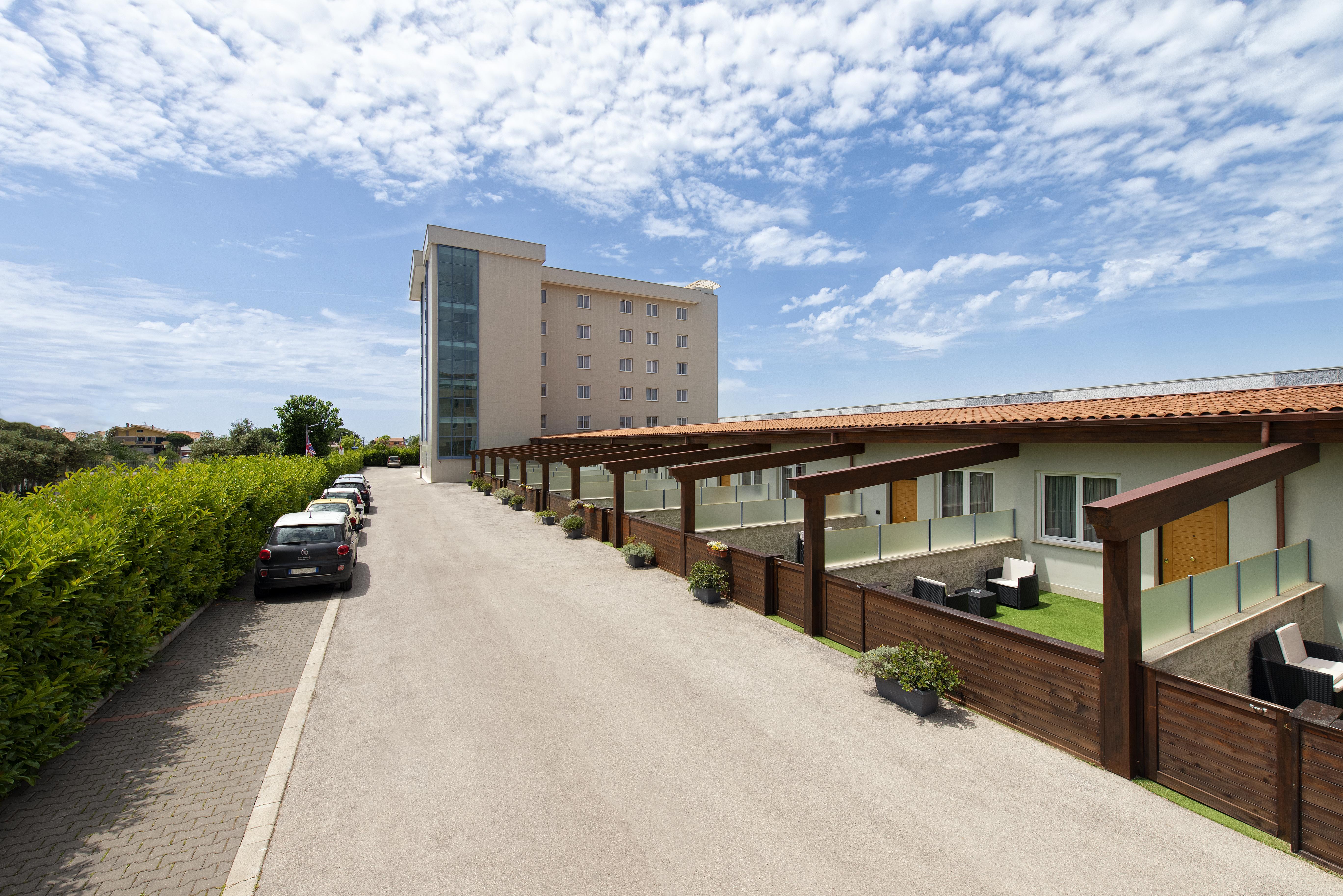 פומזיה Simon Hotel מראה חיצוני תמונה