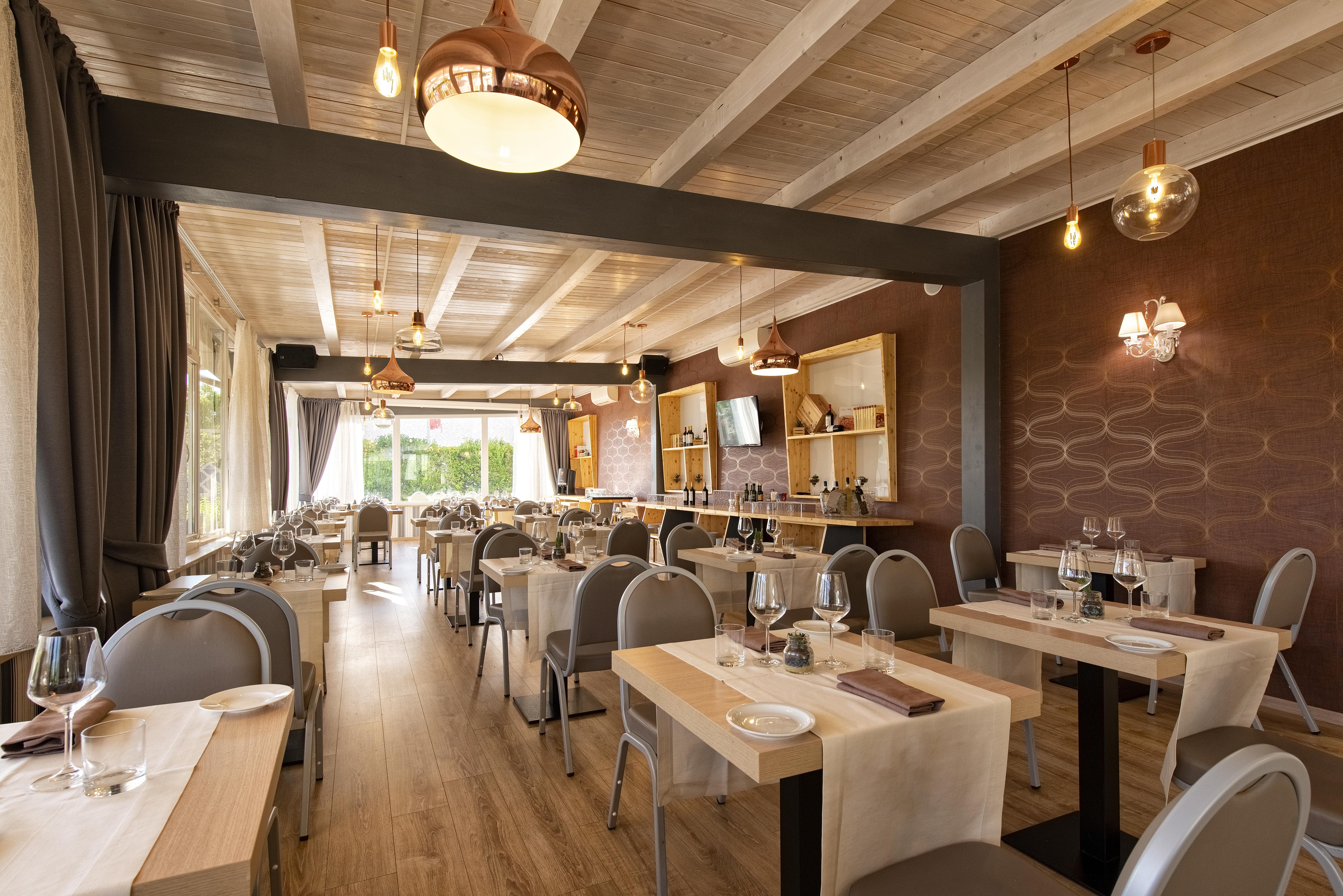 פומזיה Simon Hotel מראה חיצוני תמונה