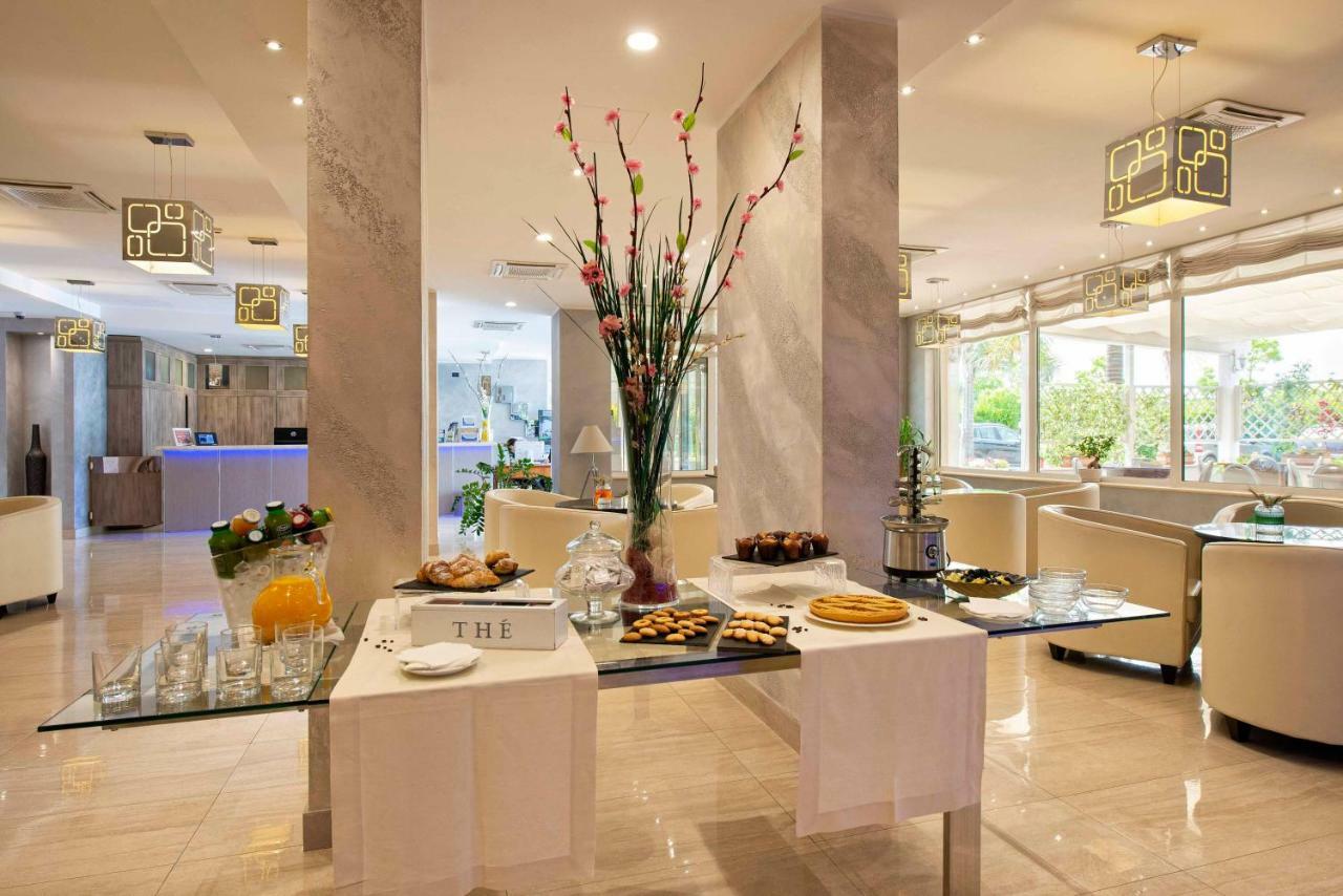 פומזיה Simon Hotel מראה חיצוני תמונה