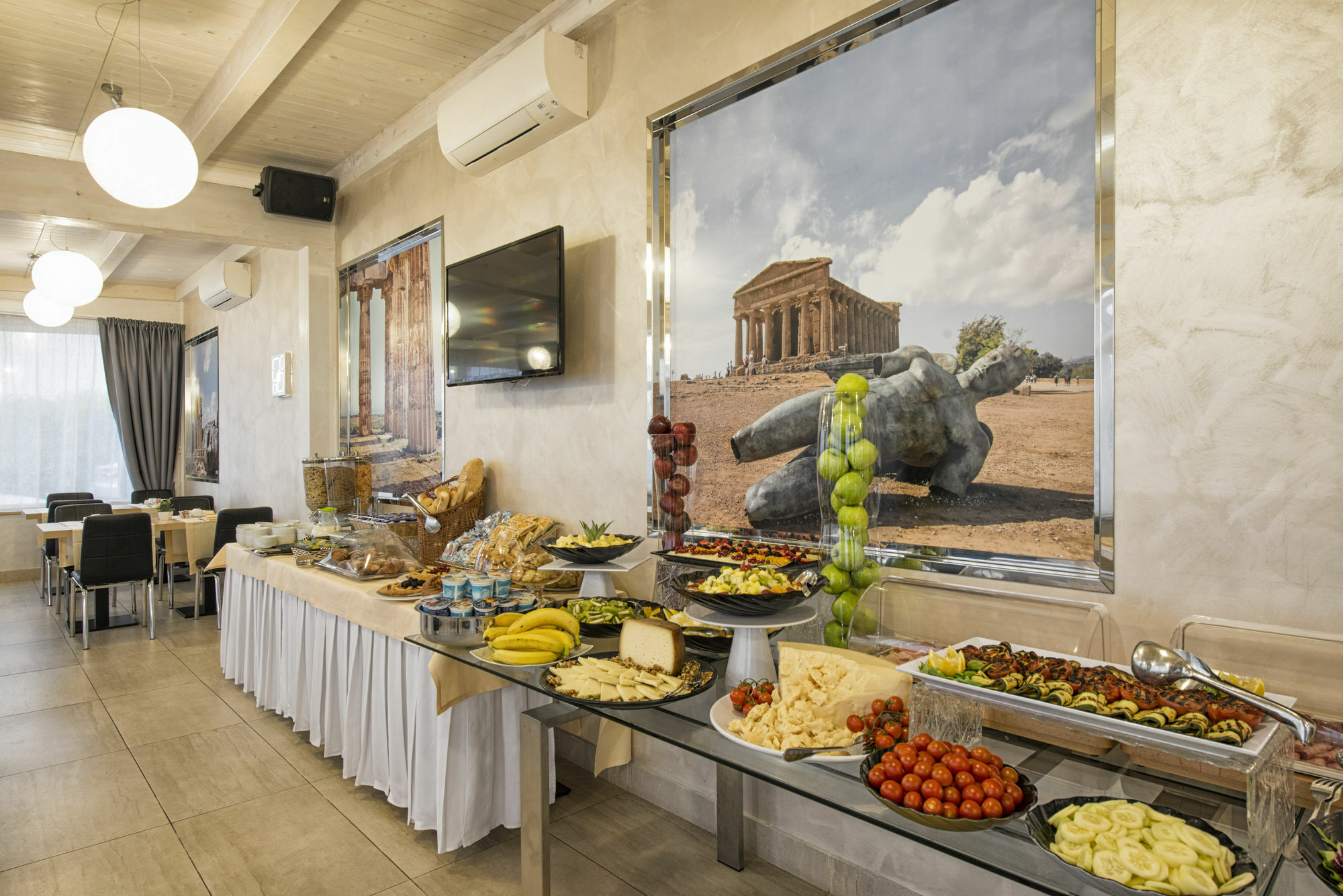 פומזיה Simon Hotel מראה חיצוני תמונה