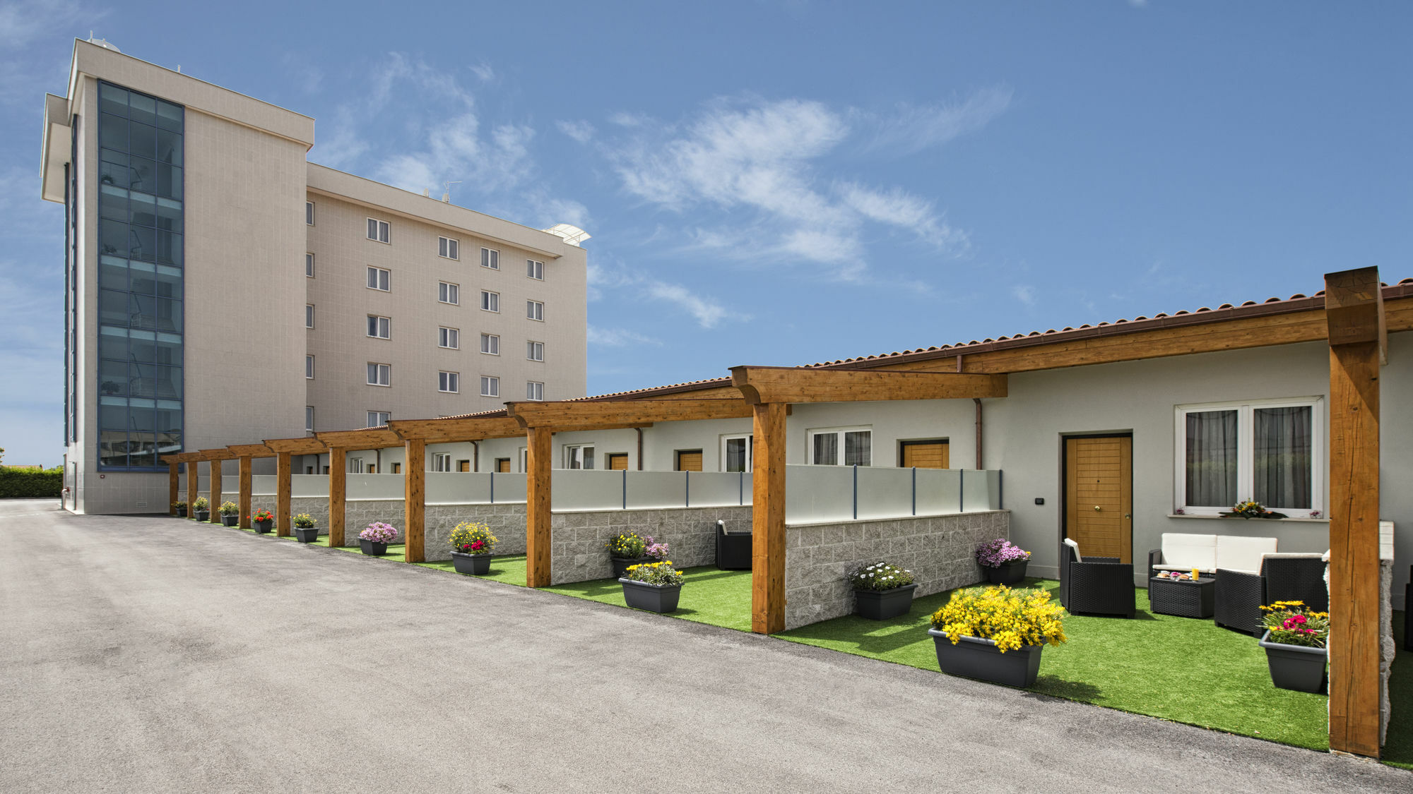 פומזיה Simon Hotel מראה חיצוני תמונה