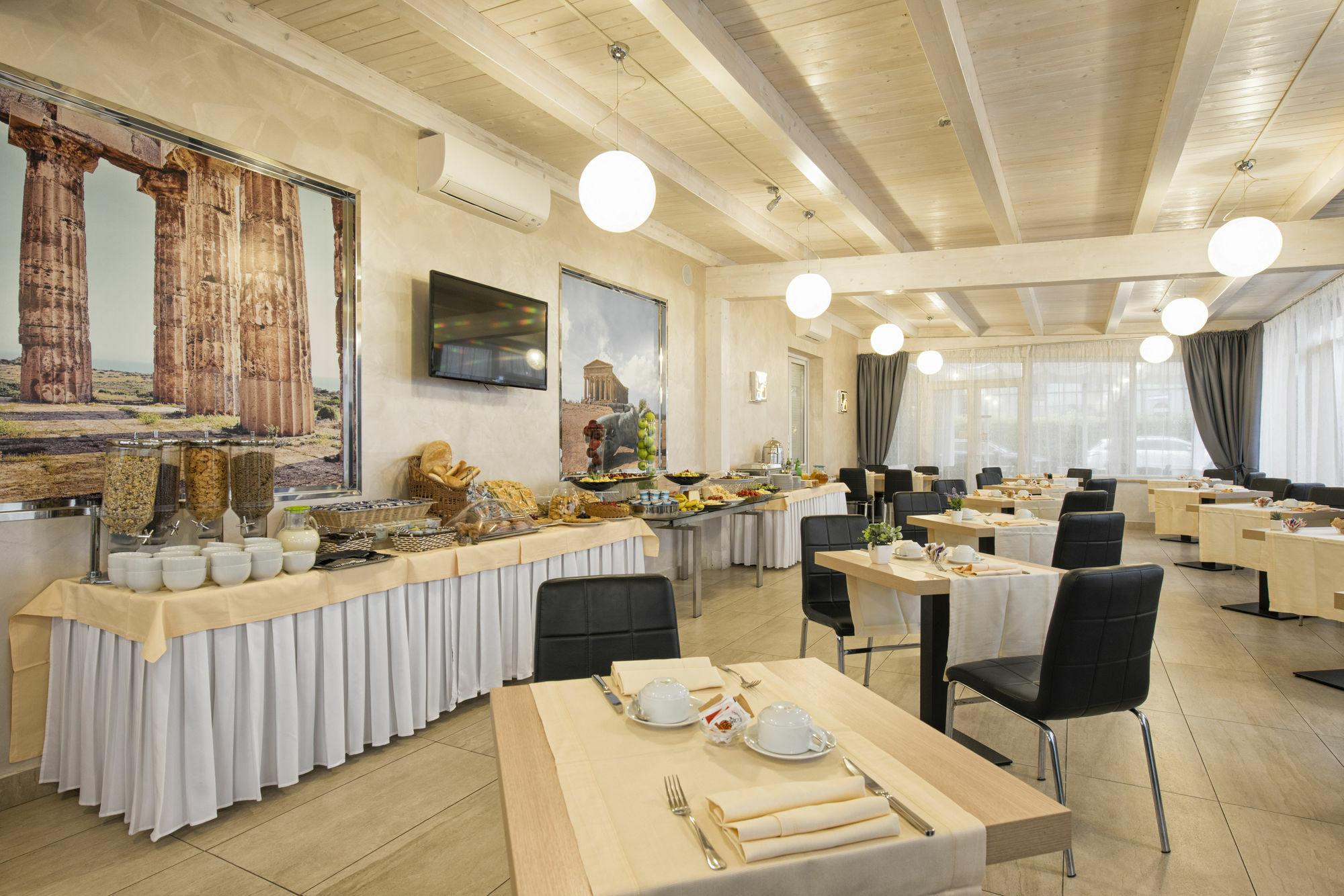 פומזיה Simon Hotel מראה חיצוני תמונה